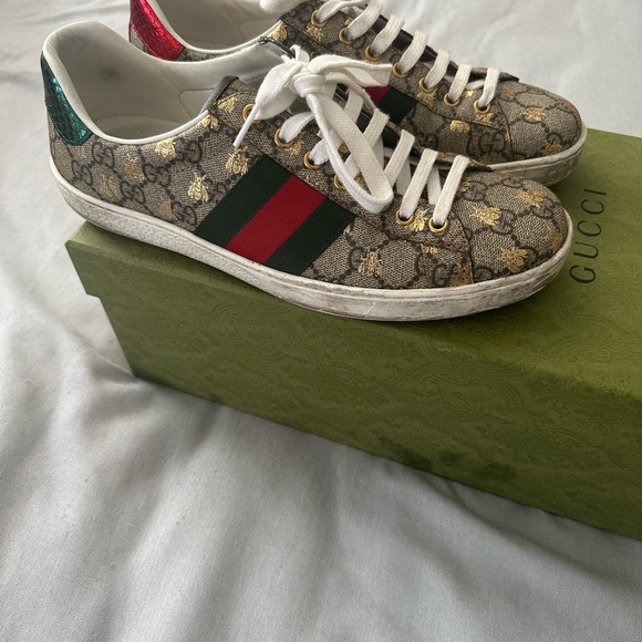 Mens Gucci Sneakers - Picture 2 of 4